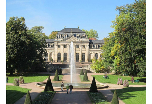 راس نافورة وردة